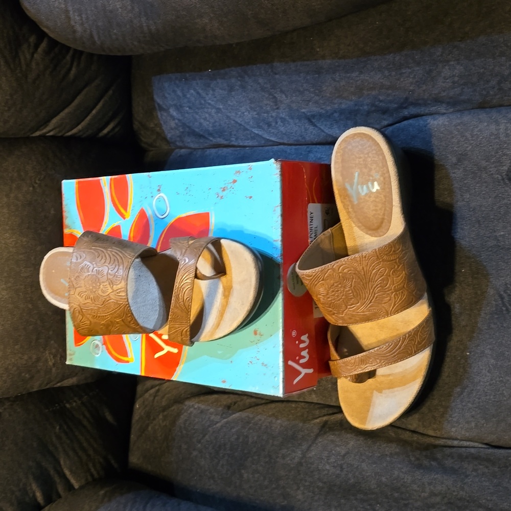 Casual shoes